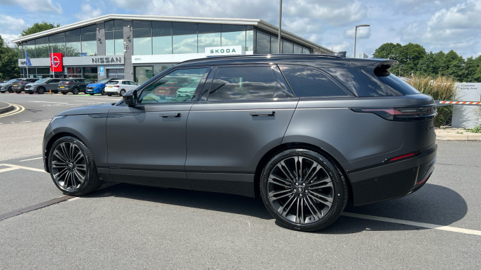 Land Rover Range Rover Velar 3.0 D300 MHEV Belgravia Edition 5dr Auto Diesel Estate - Image 21